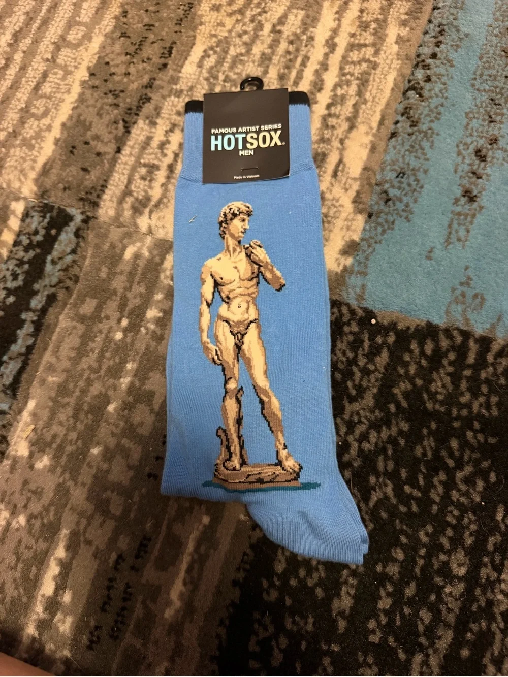 Hot Sox Men Blue Crew Socks with Sculpted Statue Design